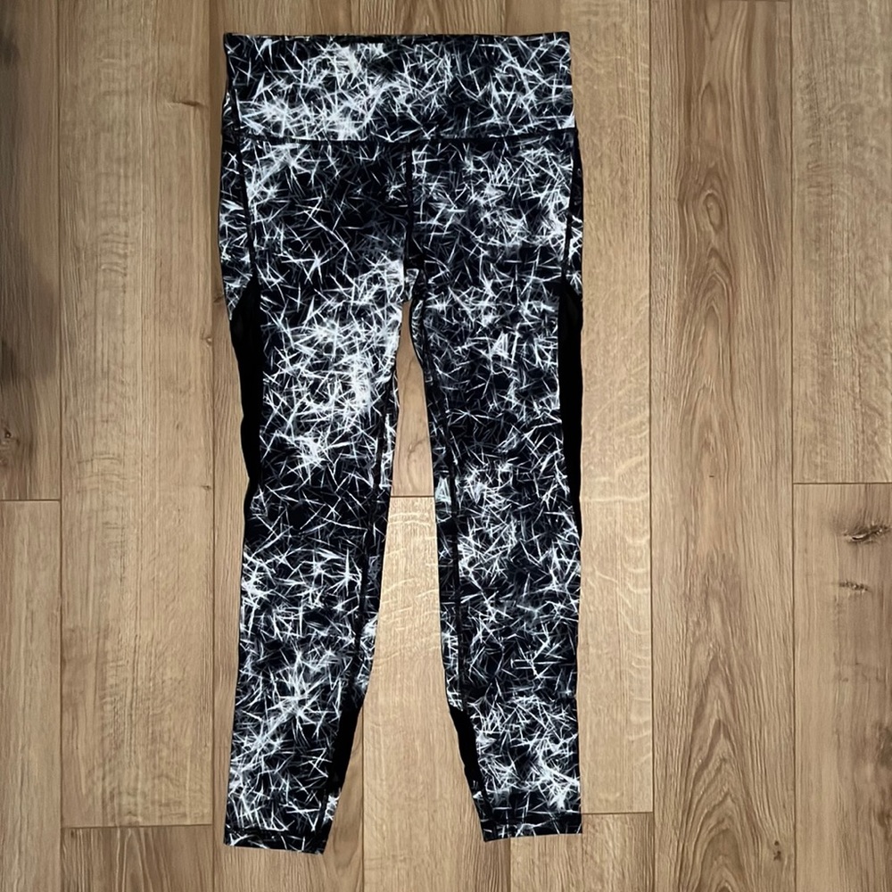 GapFit High Waisted Workout Legging with Sheer Fabric Design